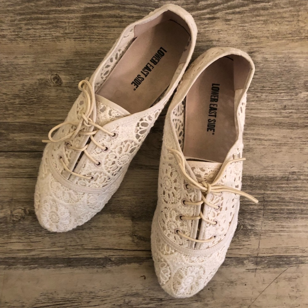 Offwhite flats